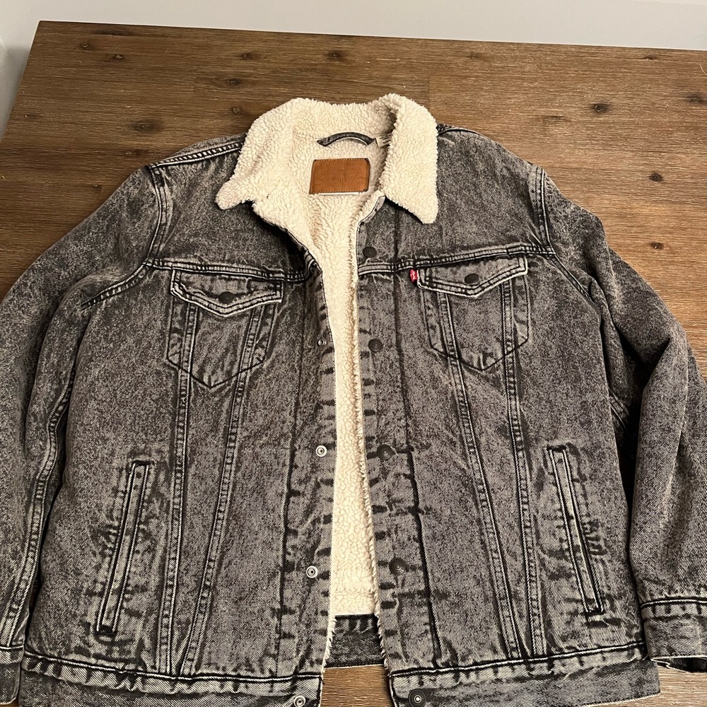 Levi’s Sherpa trucker jacket- black